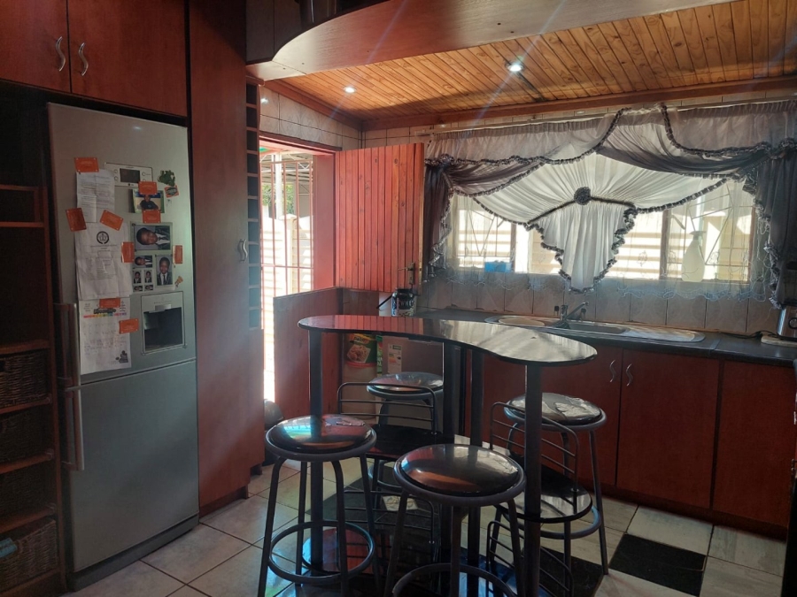 5 Bedroom Property for Sale in De Beers Northern Cape